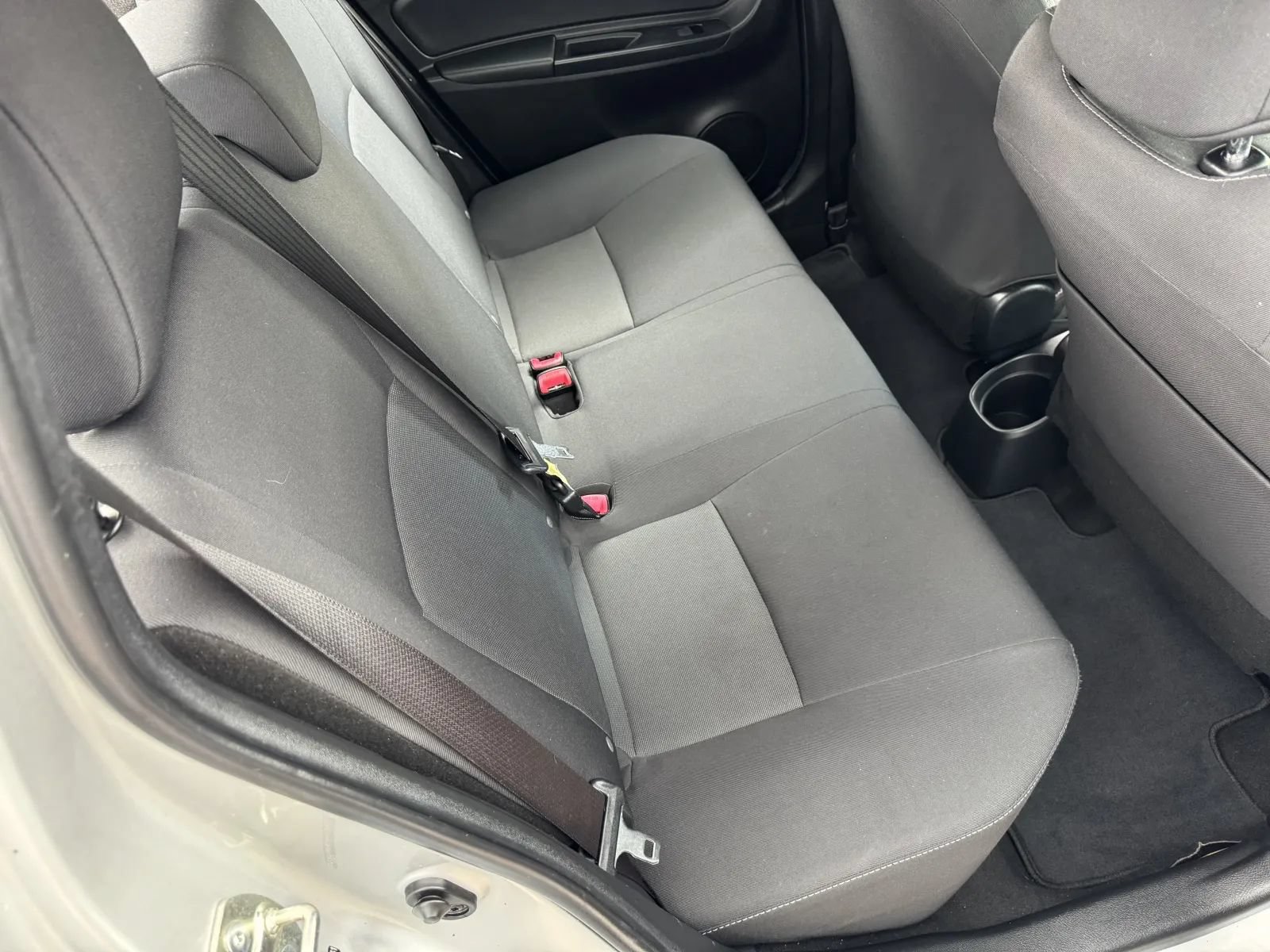 Used 2018 Toyota Yaris SE w/ Carpet Mat Package FWD image 27