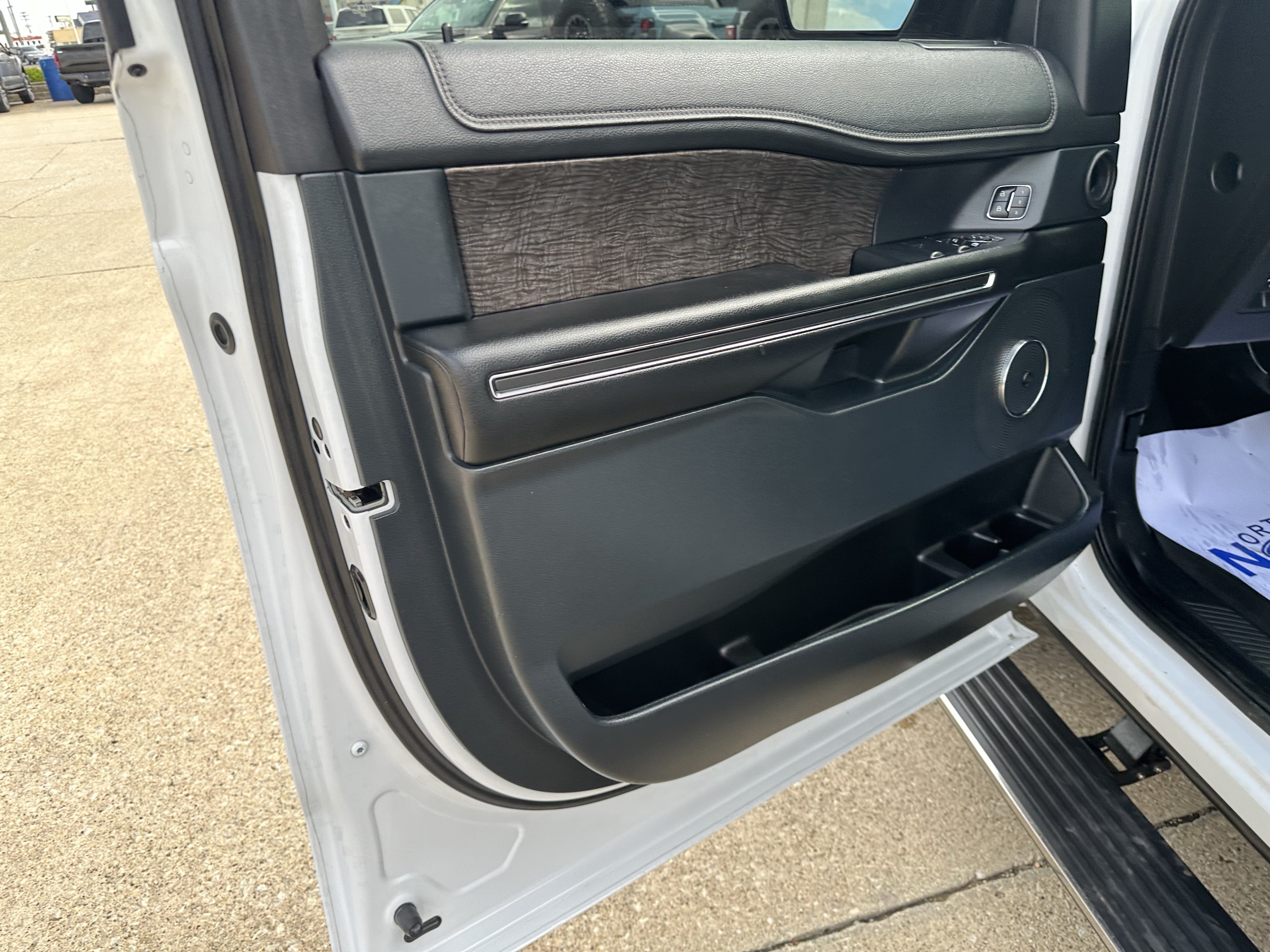 Used 2018 Ford Expedition Max Limited RWD image 15