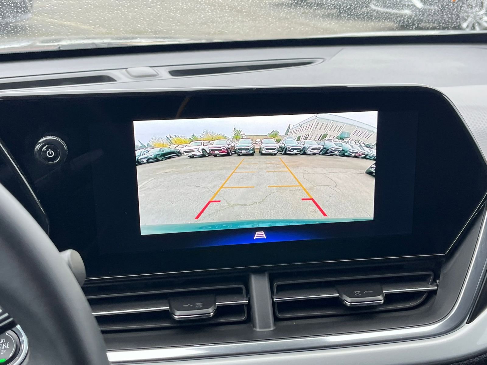 Used 2025 Chevrolet Trax LT w/ LT Convenience Package image 17