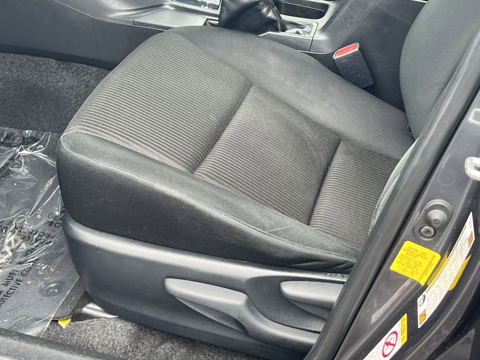 Used 2018 Toyota RAV4 LE w/ Carpet Mat Package FWD image 15