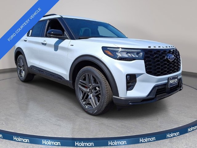 Used 2026 Ford Explorer ST-Line w/ ST-Line Street Pack AWD/4WD image 2