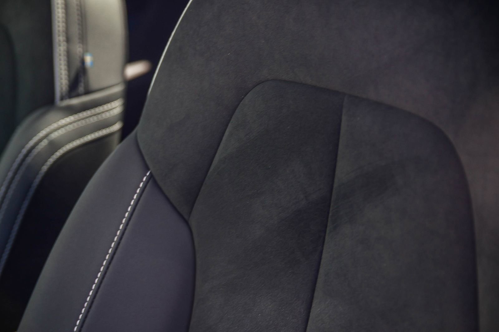 Used 2023 Volvo XC40 Recharge Plus image 29