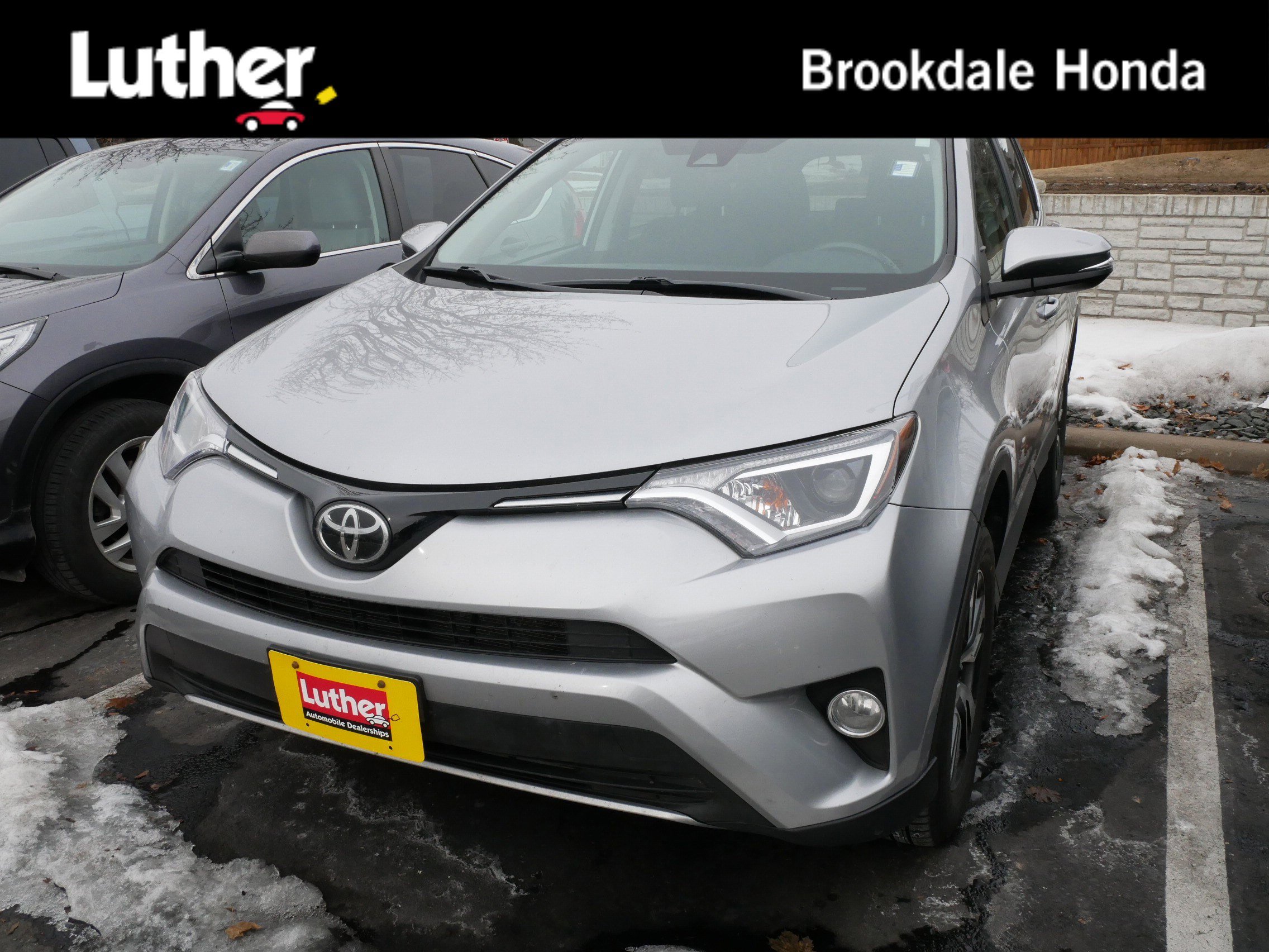 Used 2018 Toyota RAV4 XLE image 1