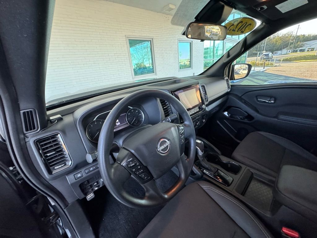 Used 2023 Nissan Frontier SV w/ Midnight Edition Package image 14
