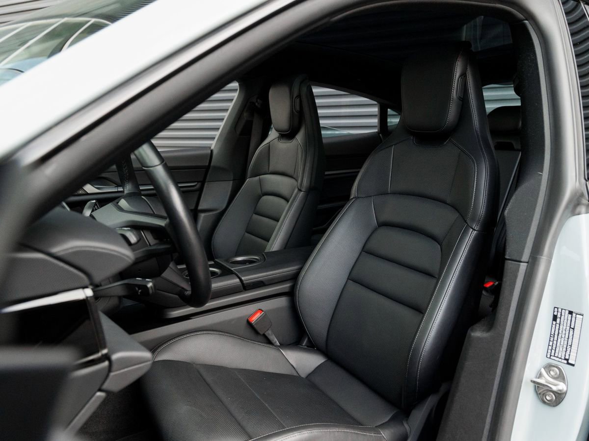 Used 2025 Porsche Taycan image 5