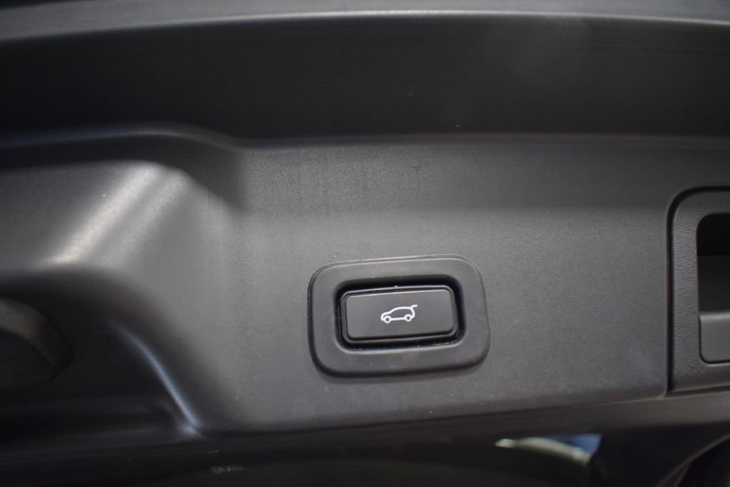 Used 2020 Land Rover Range Rover Evoque SE image 14