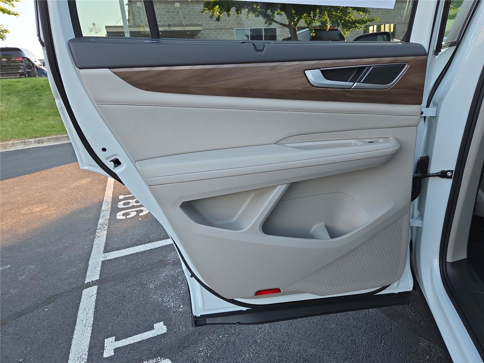 New 2026 Volkswagen Atlas SE FWD image 23
