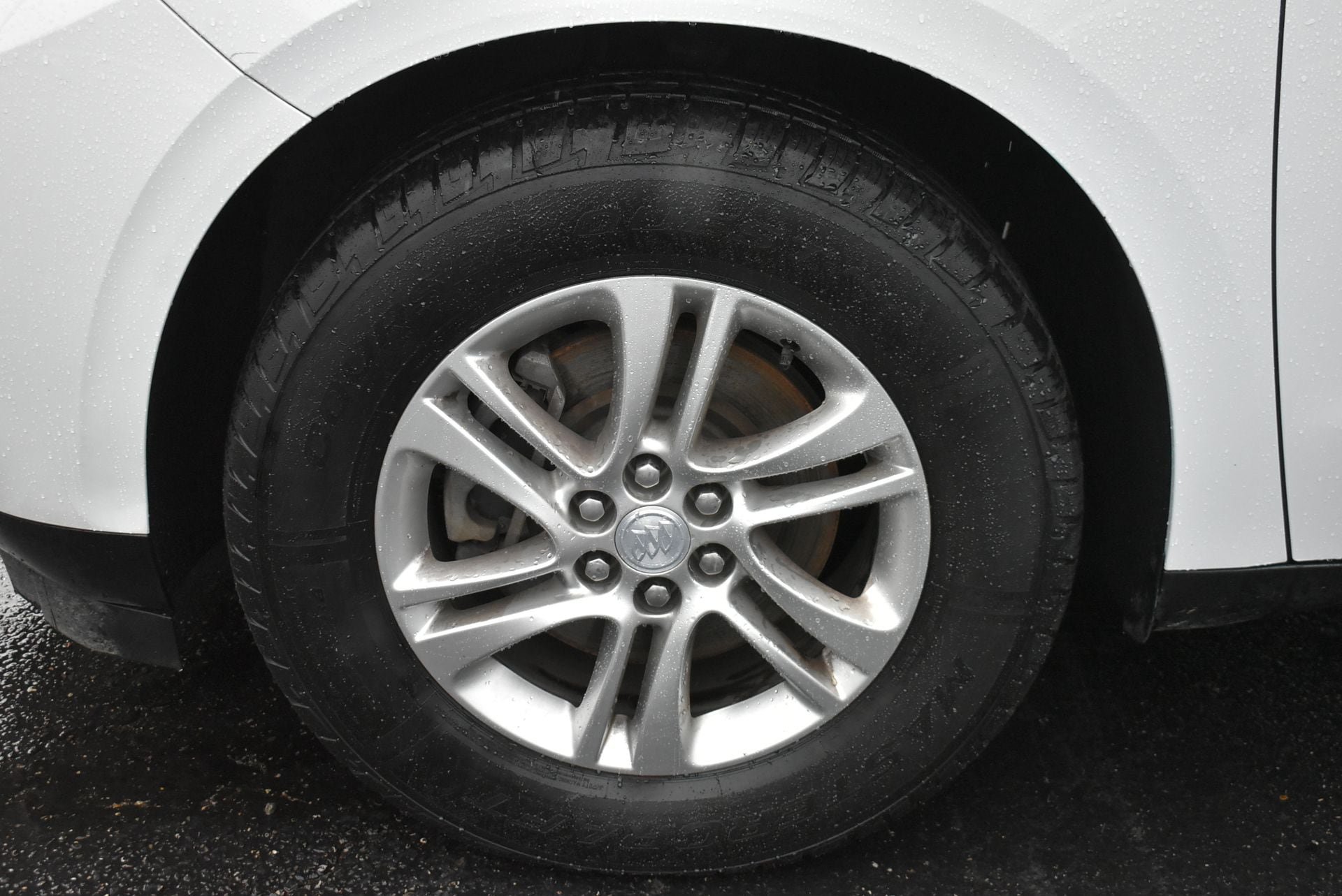 Used 2018 Buick Enclave Essence AWD/4WD image 11