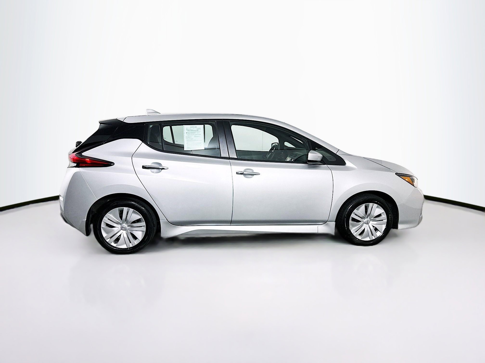 Used 2025 Nissan Leaf S image 10