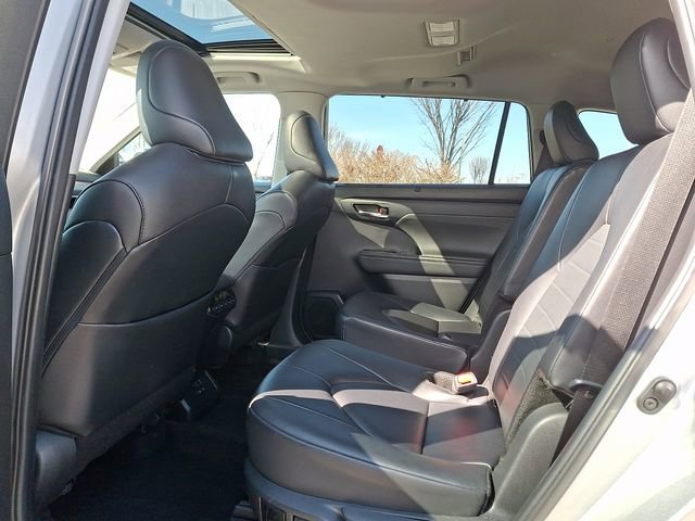 Used 2024 Toyota Highlander XLE image 10