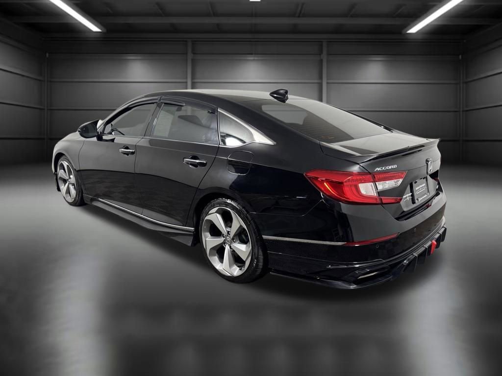 Used 2018 Honda Accord Touring image 3