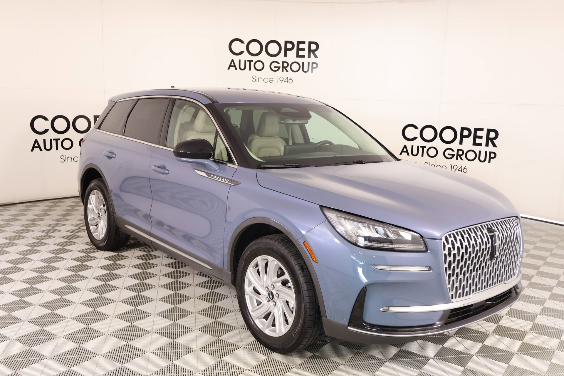 Used 2023 Lincoln Corsair FWD image 1