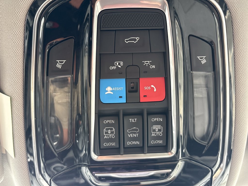Used 2022 Jeep Grand Cherokee L Overland w/ Advanced Protech Group III AWD/4WD image 39