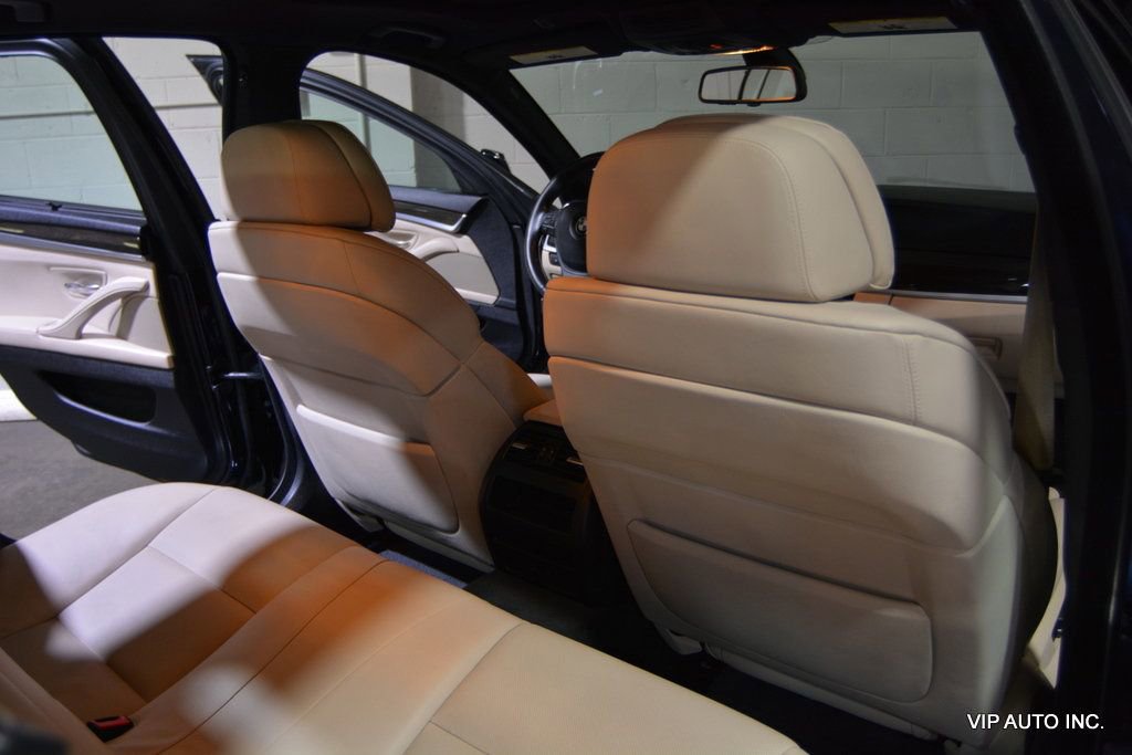 Used 2011 BMW 550i Sedan image 24