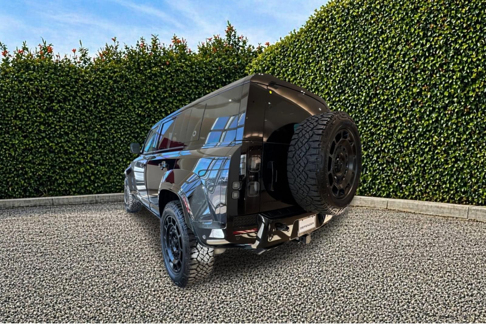 New 2026 Land Rover Defender 110 OCTA AWD/4WD image 4