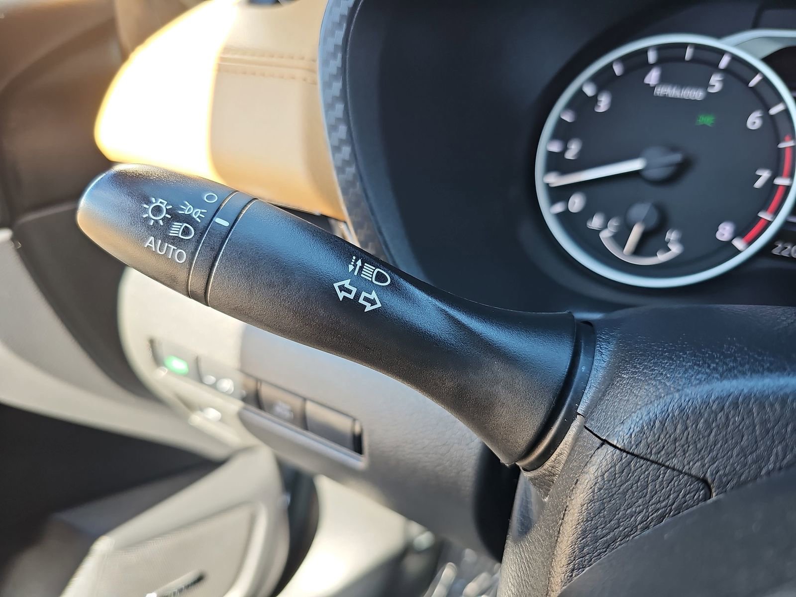 Used 2025 Nissan Sentra SV w/ SV Premium Package image 19