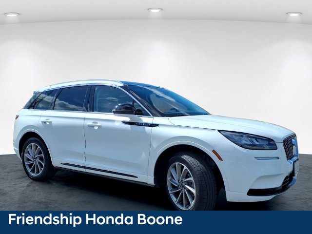 Used 2022 Lincoln Corsair Grand Touring w/ Towing Package AWD/4WD image 4