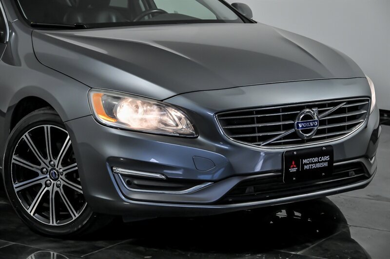 Used 2018 Volvo S60 T5 Inscription FWD image 2