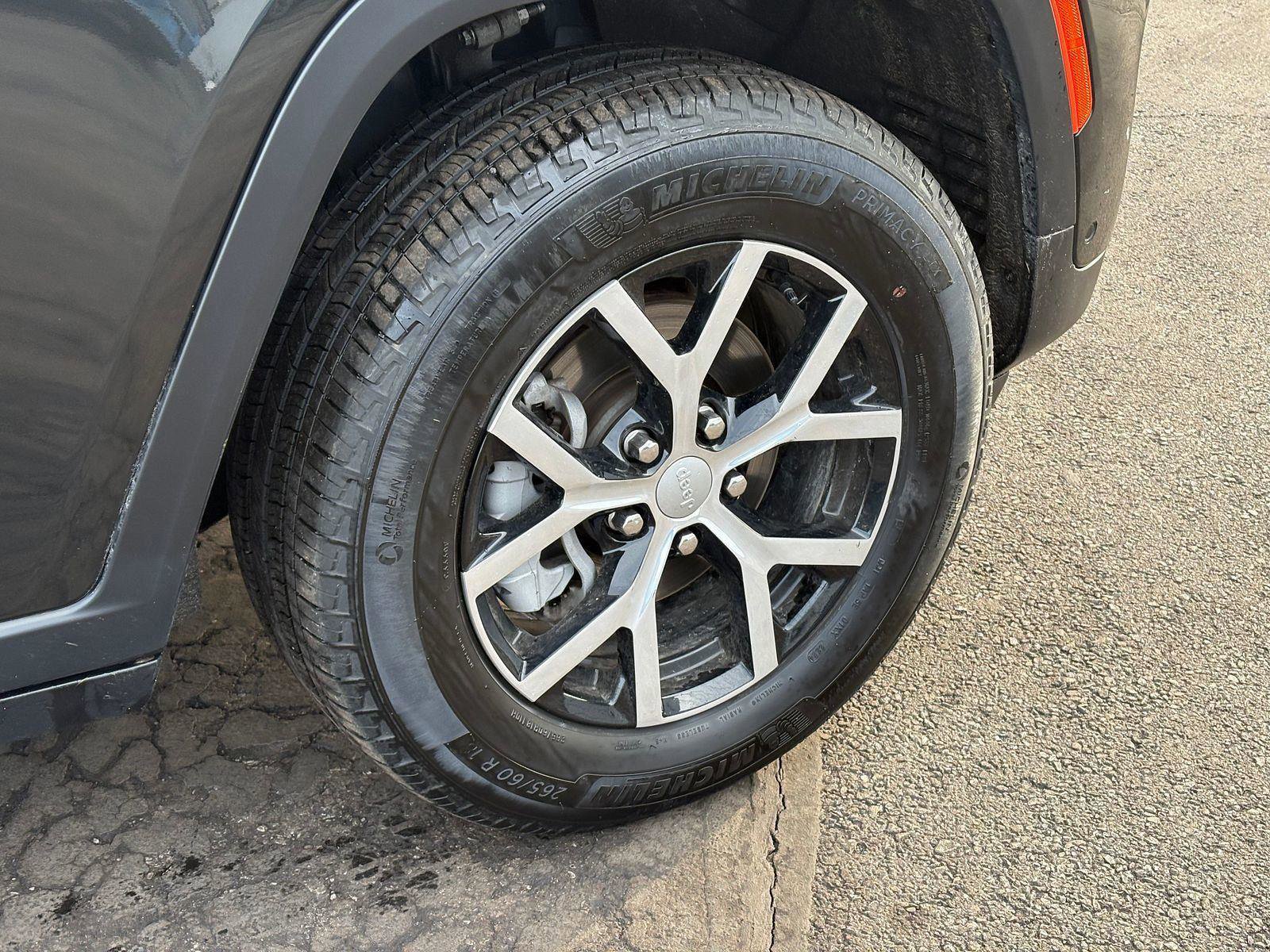 Used 2024 Jeep Grand Cherokee Limited w/ Luxury Tech Group II image 9