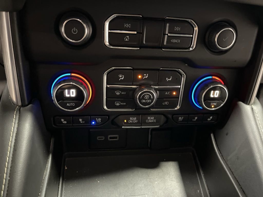 Used 2024 Chevrolet Suburban Premier image 34