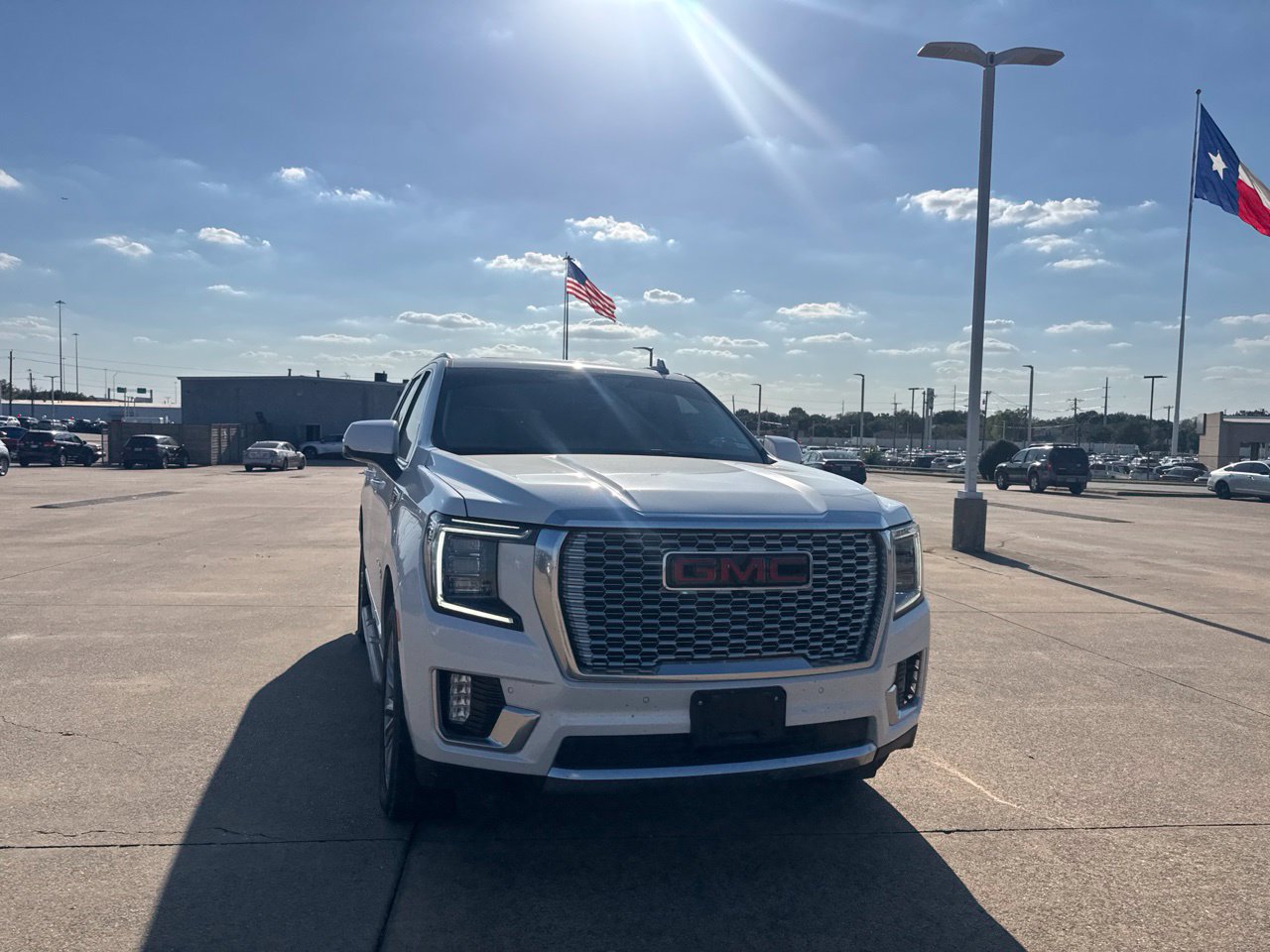 Used 2021 GMC Yukon Denali w/ LPO, Illumination Package AWD/4WD image 5