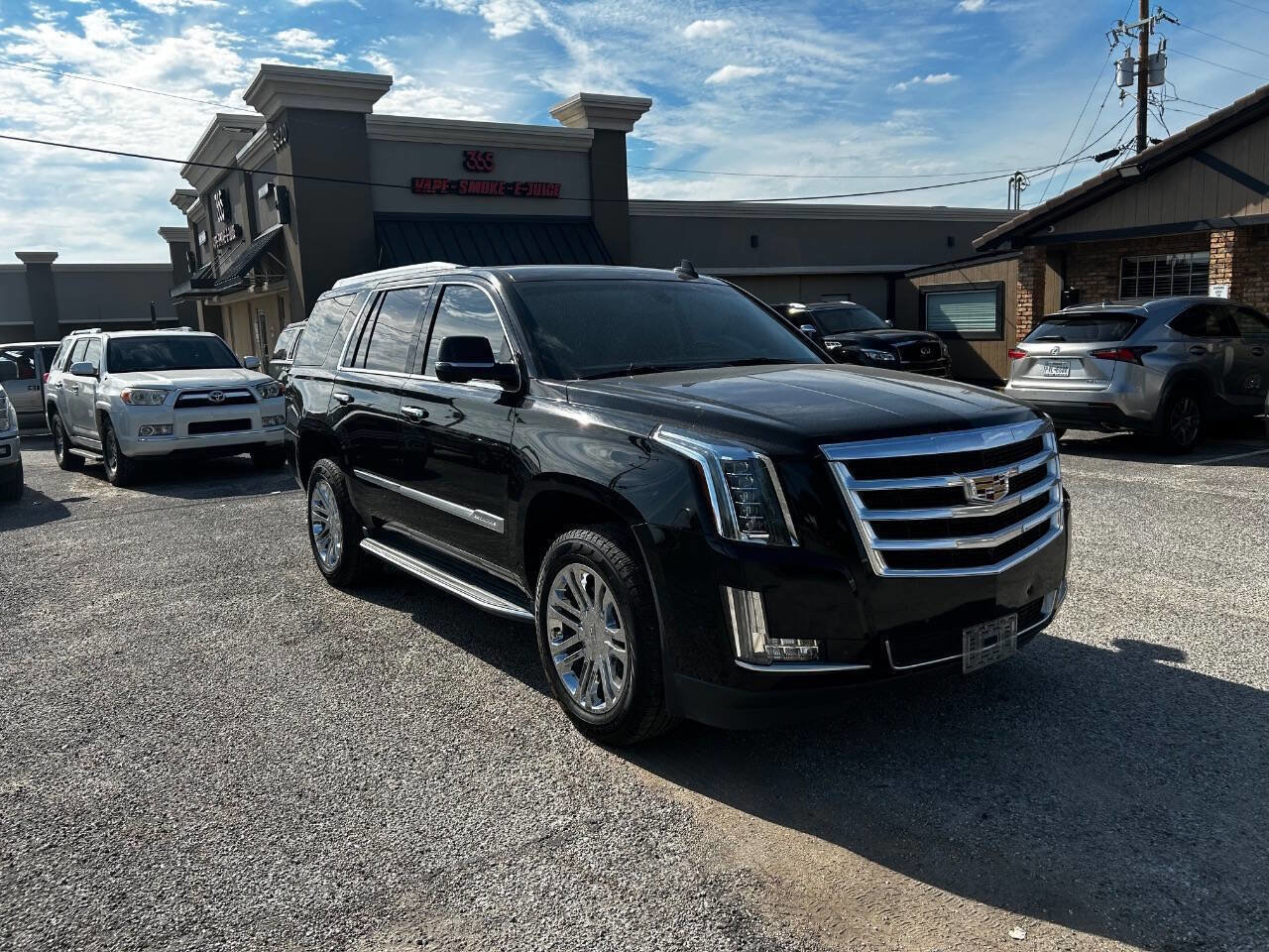Used 2017 Cadillac Escalade 2WD image 3