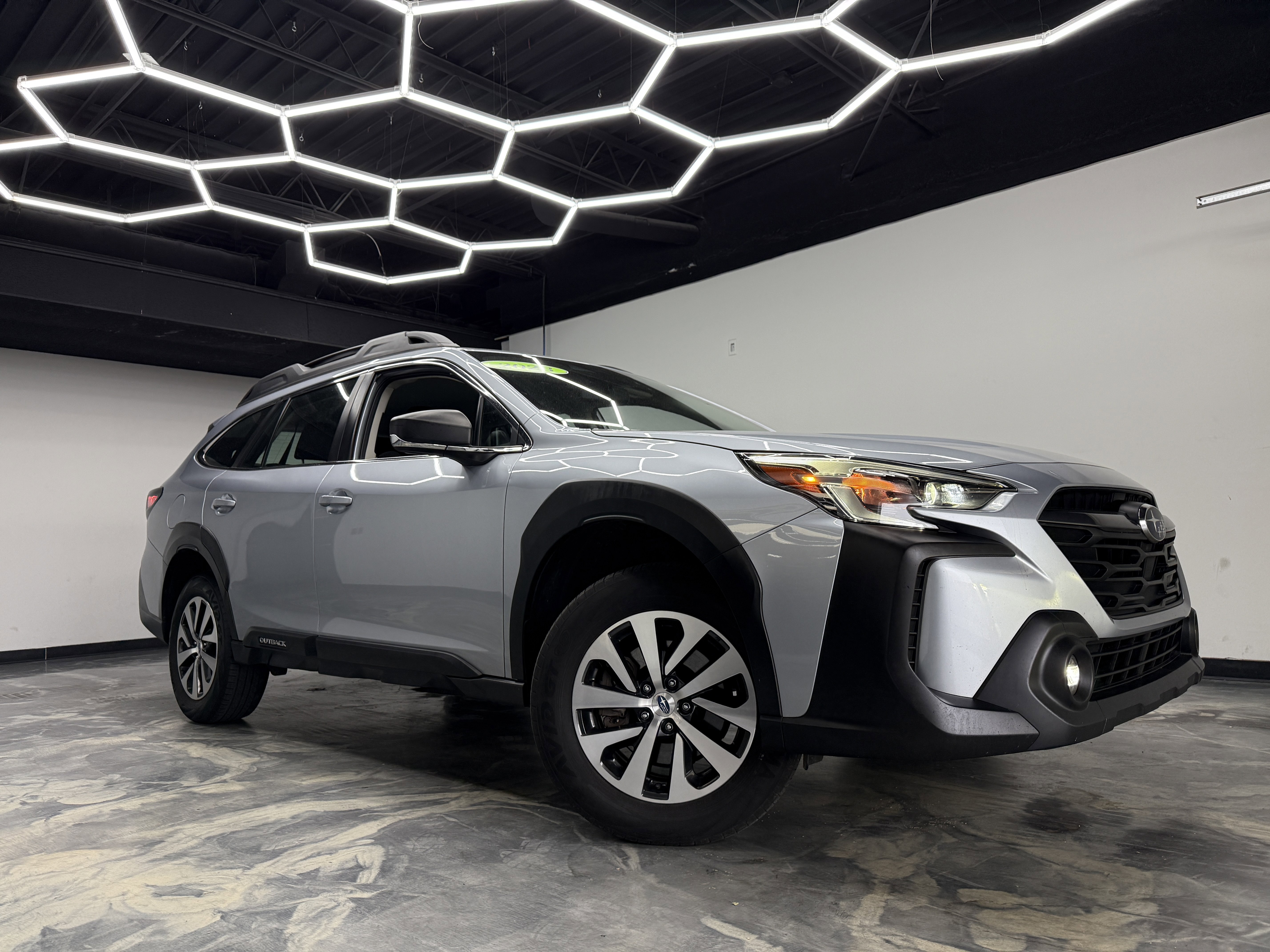 Used 2023 Subaru Outback Touring image 3