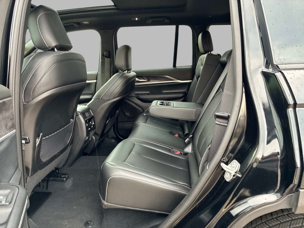 Certified 2025 Jeep Grand Cherokee Limited AWD/4WD image 16