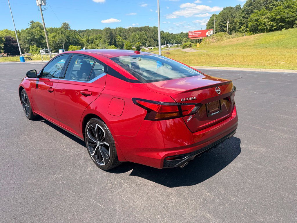 Used 2024 Nissan Altima 2.5 SR FWD image 7