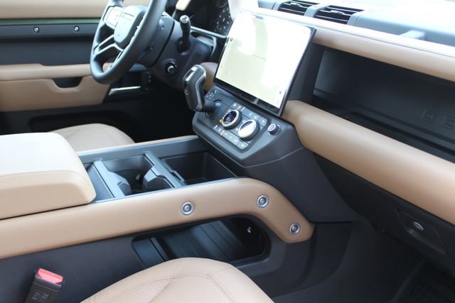 New 2026 Land Rover Defender 130 X-Dynamic SE image 22