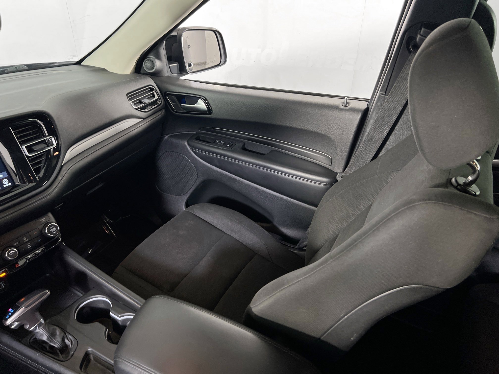 Used 2022 Dodge Durango SXT w/ Anodized Platinum Package AWD/4WD image 21