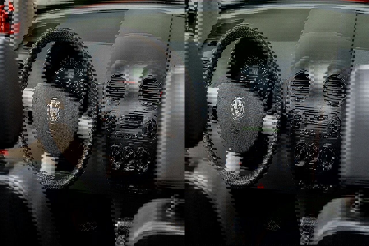 Used 2004 Volkswagen Beetle GLS FWD image 13