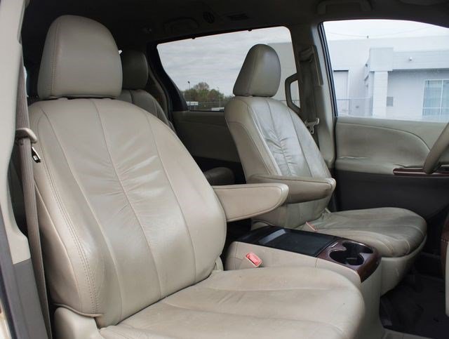 Used 2011 Toyota Sienna XLE w/ XLE Navigation Pkg FWD image 21