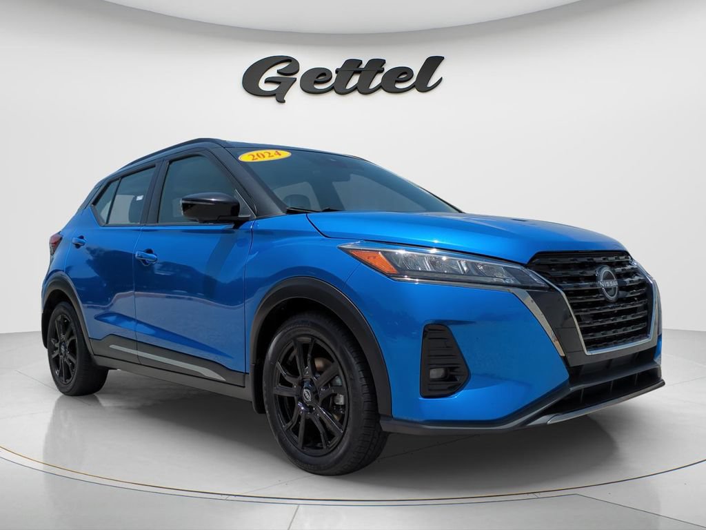 Used 2024 Nissan Kicks SR w/ SR Premium Package FWD image 3