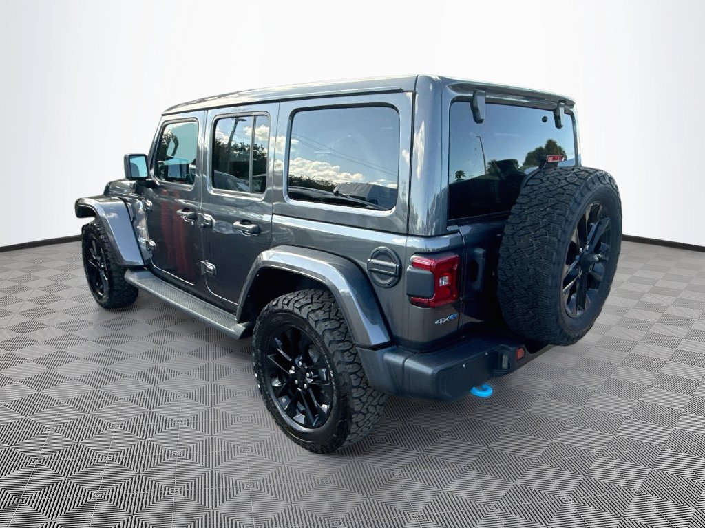 Used 2022 Jeep Wrangler Unlimited Sahara w/ Cold Weather Group AWD/4WD image 8