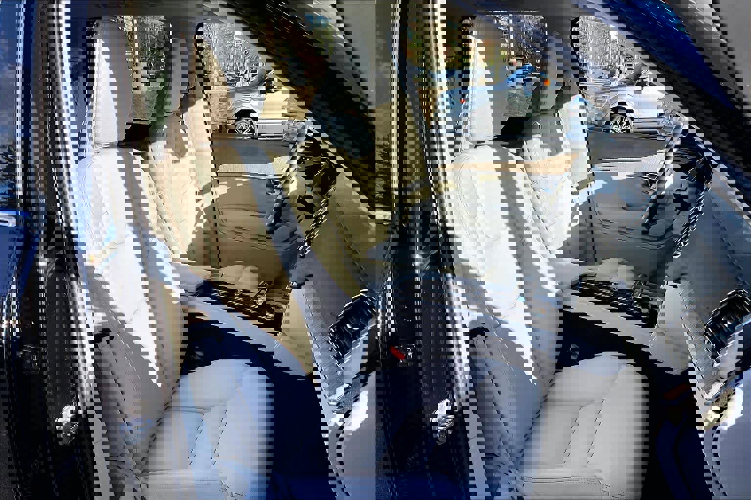 Certified 2024 Volvo XC90 B6 Plus image 7