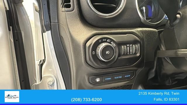 Used 2022 Jeep Wrangler Unlimited Sahara w/ Cold Weather Group AWD/4WD image 18