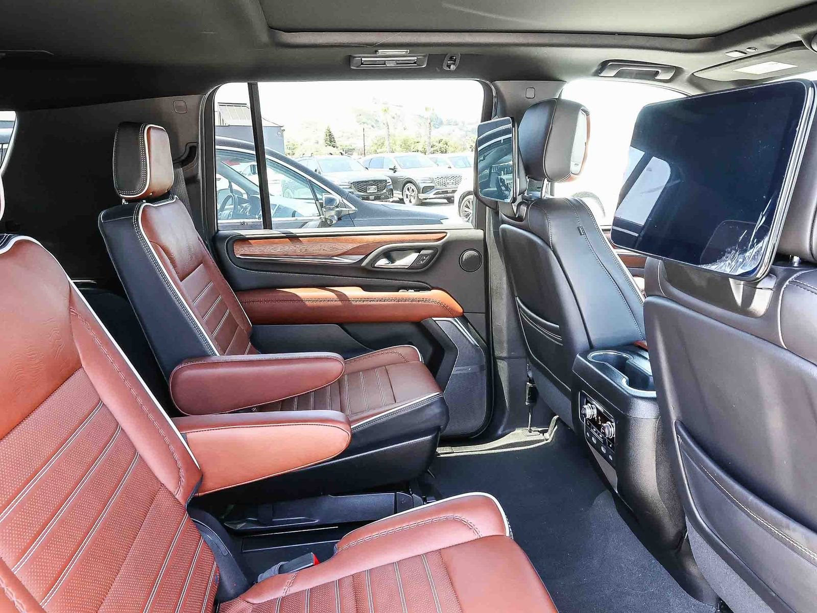 Used 2023 GMC Yukon XL Denali Ultimate AWD/4WD image 19