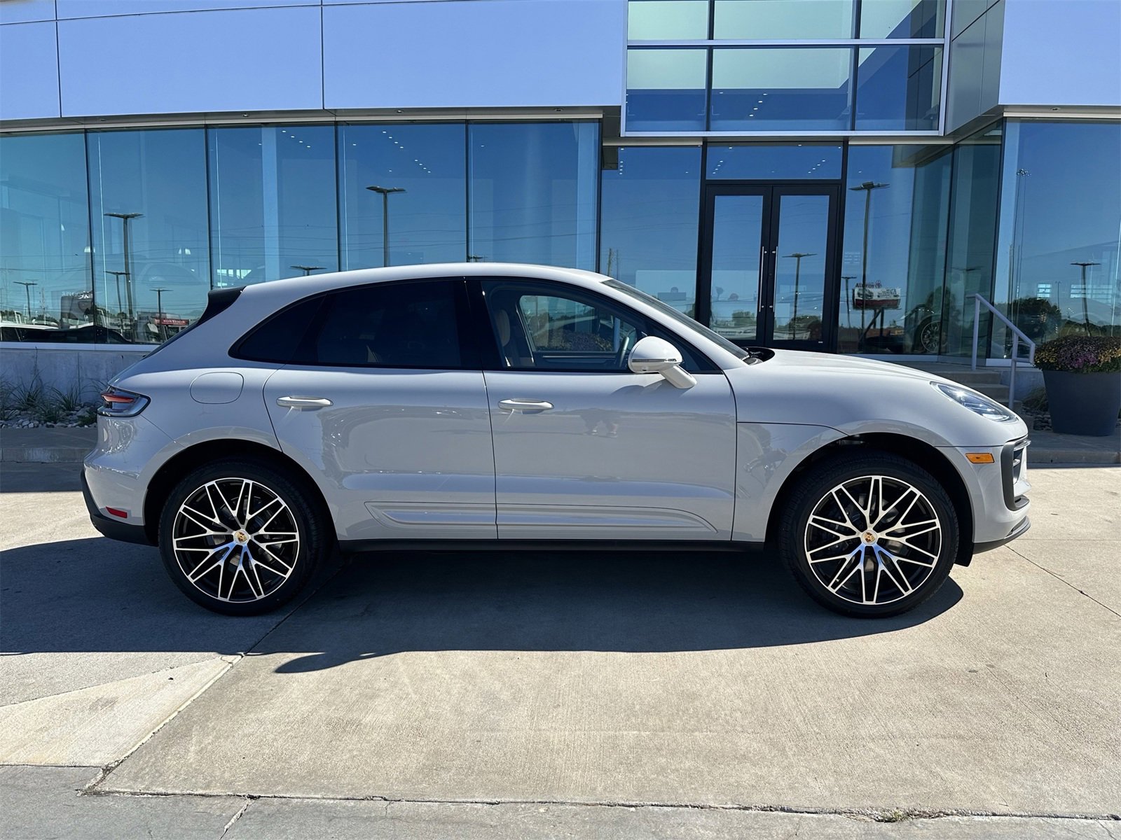 New 2026 Porsche Macan image 8