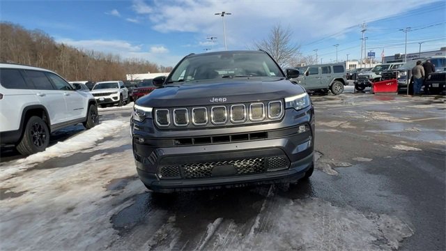 Used 2022 Jeep Compass Latitude w/ Sun and Sound Group image 3