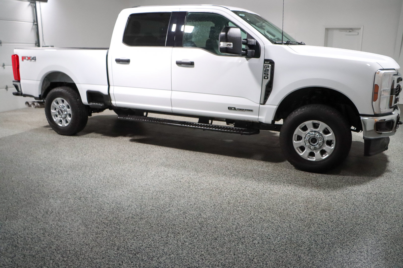 Used 2024 Ford F250 XLT w/ FX4 Off-Road Package AWD/4WD image 6