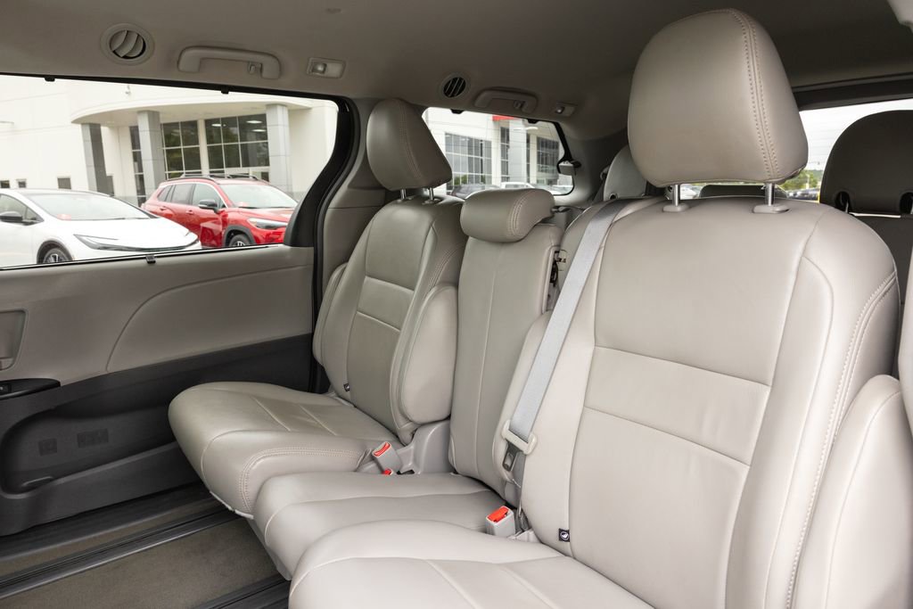 Used 2017 Toyota Sienna LE FWD image 26