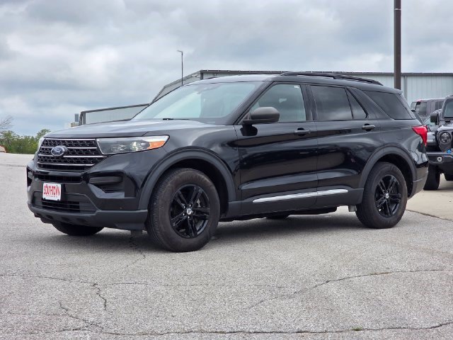 Used 2020 Ford Explorer XLT w/ Comfort Package AWD/4WD image 3
