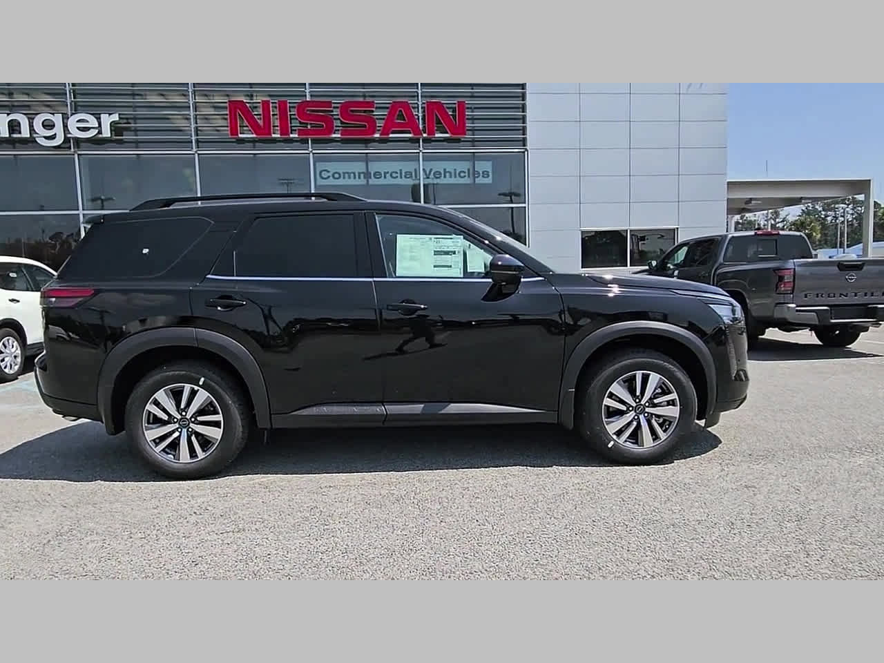 New 2026 Nissan Pathfinder SL FWD image 35