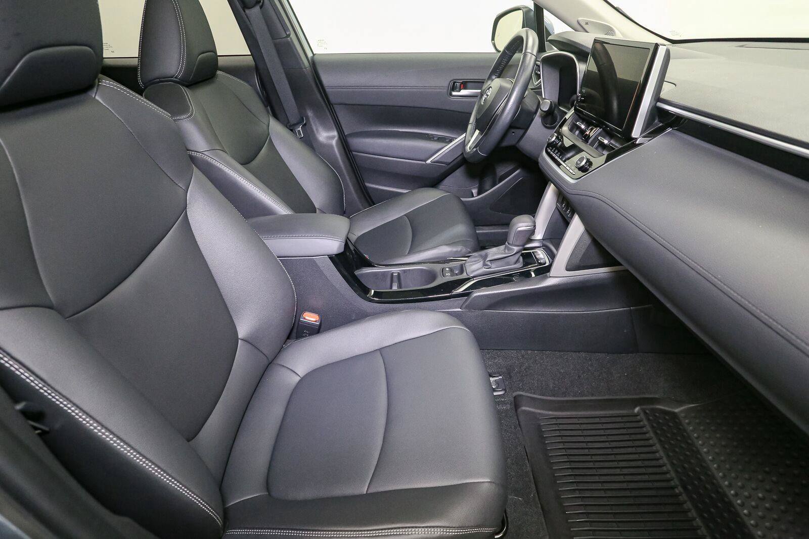 Certified 2023 Toyota Corolla Cross XLE w/ Convenience Package AWD/4WD image 18