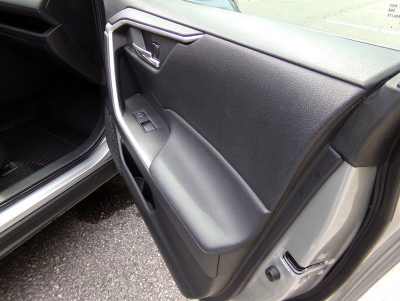 Used 2022 Toyota RAV4 SE image 62