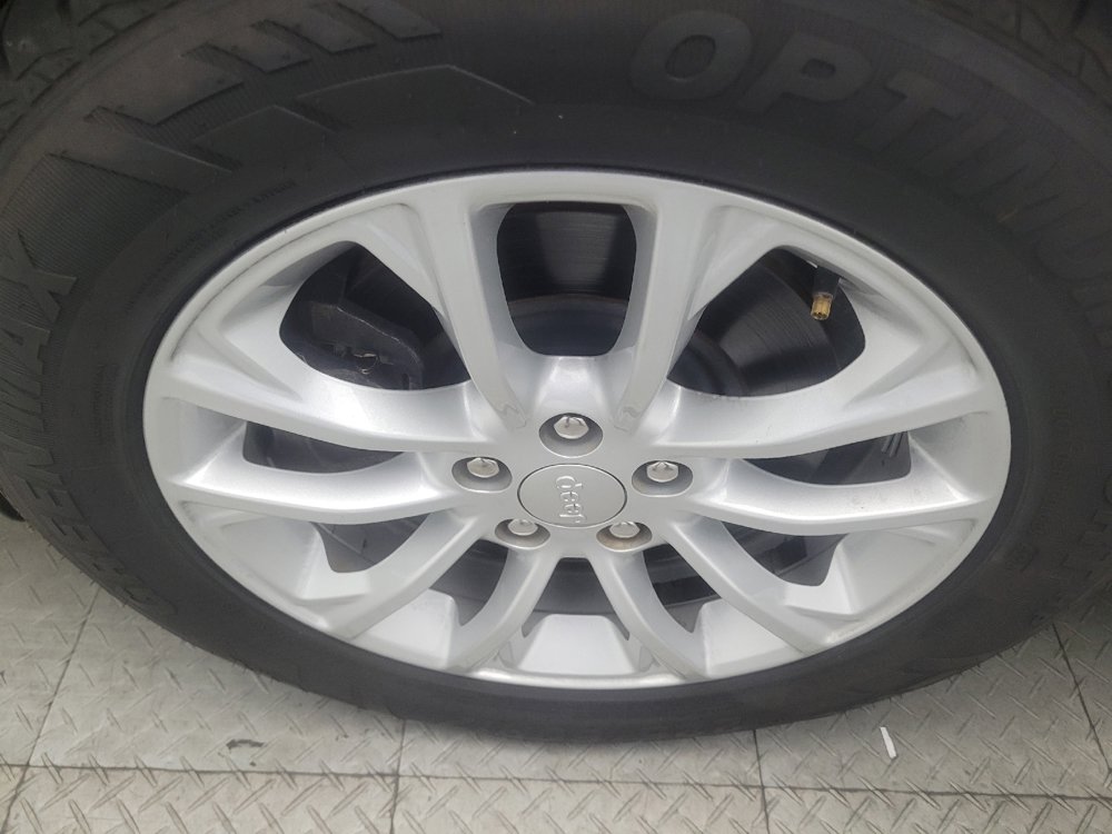Used 2020 Jeep Cherokee Latitude FWD image 31