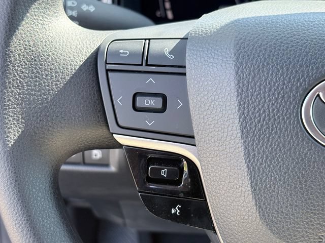 Used 2025 Toyota Camry LE AWD/4WD image 11