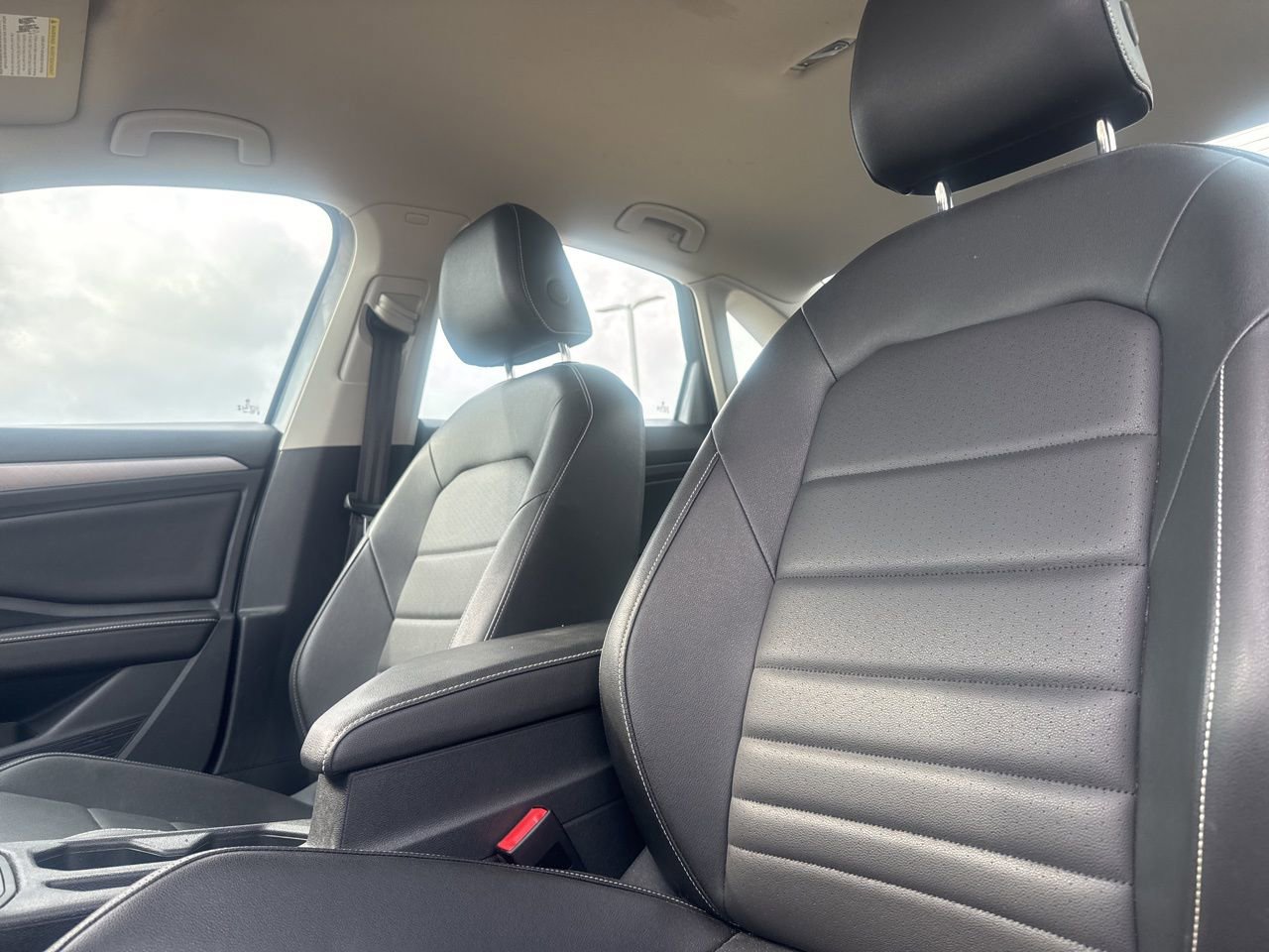 Used 2024 Volkswagen Jetta SE image 31