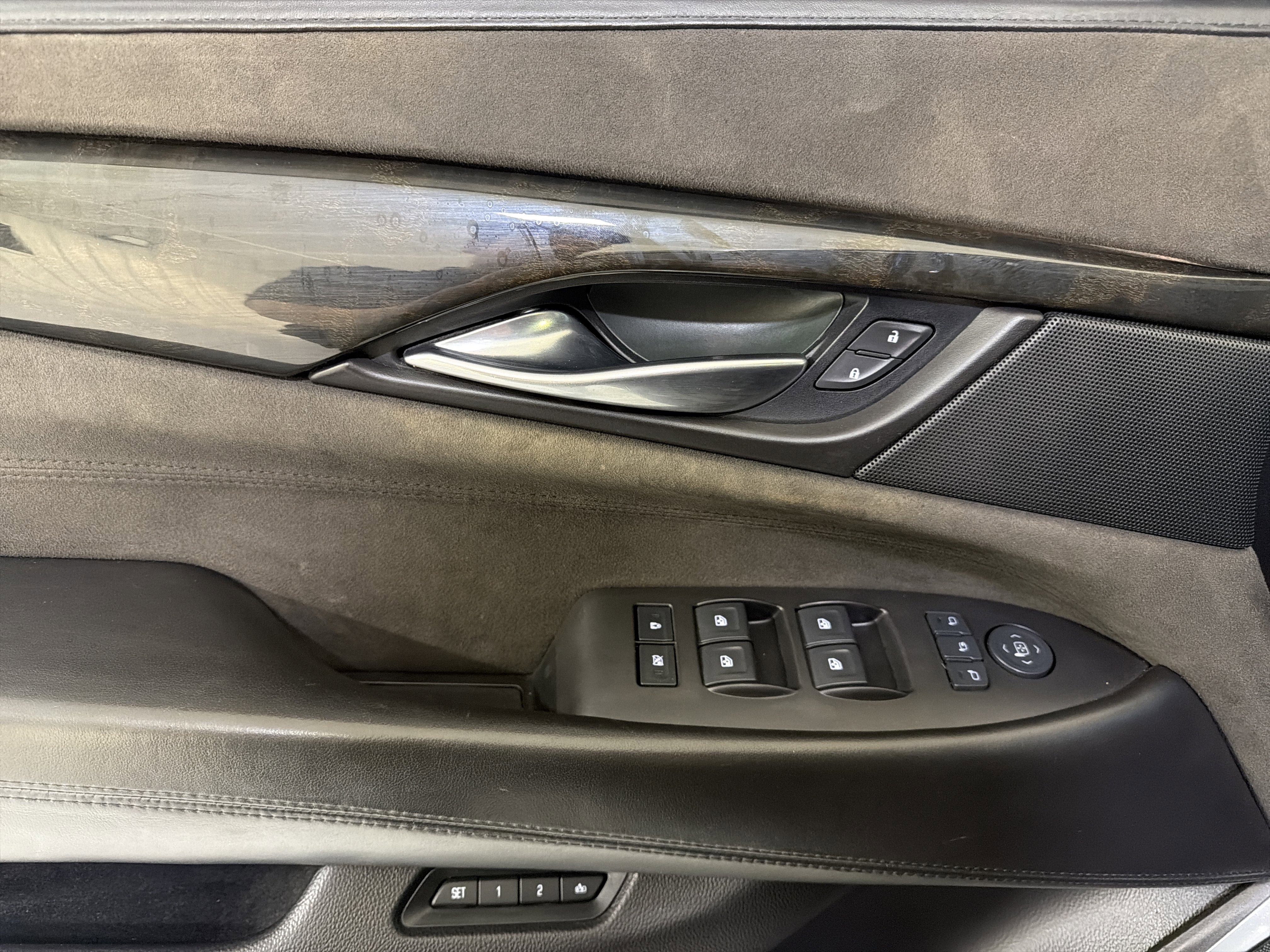 Used 2017 Cadillac Escalade ESV Platinum image 17